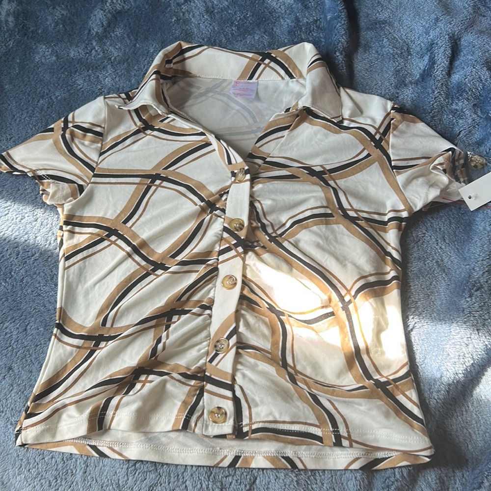 No Boundaries Shirt, brand new, never worn